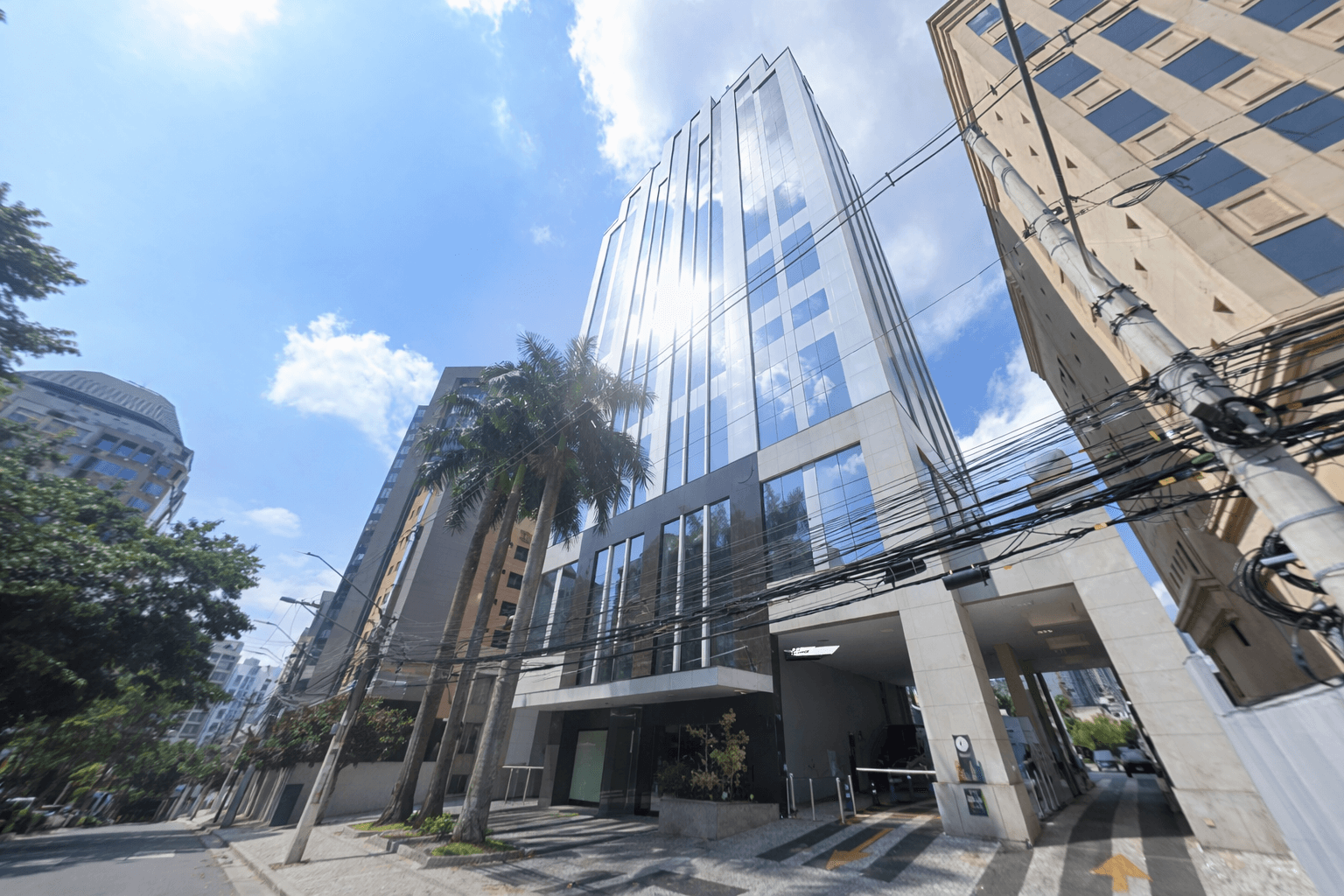 Edifício Comercial Monster Day